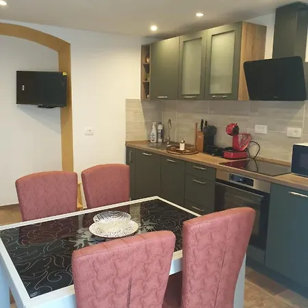 Apartma Na Klancu شقة *