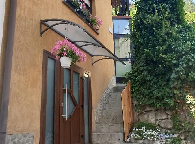 Apartma Na Klancu コバリード